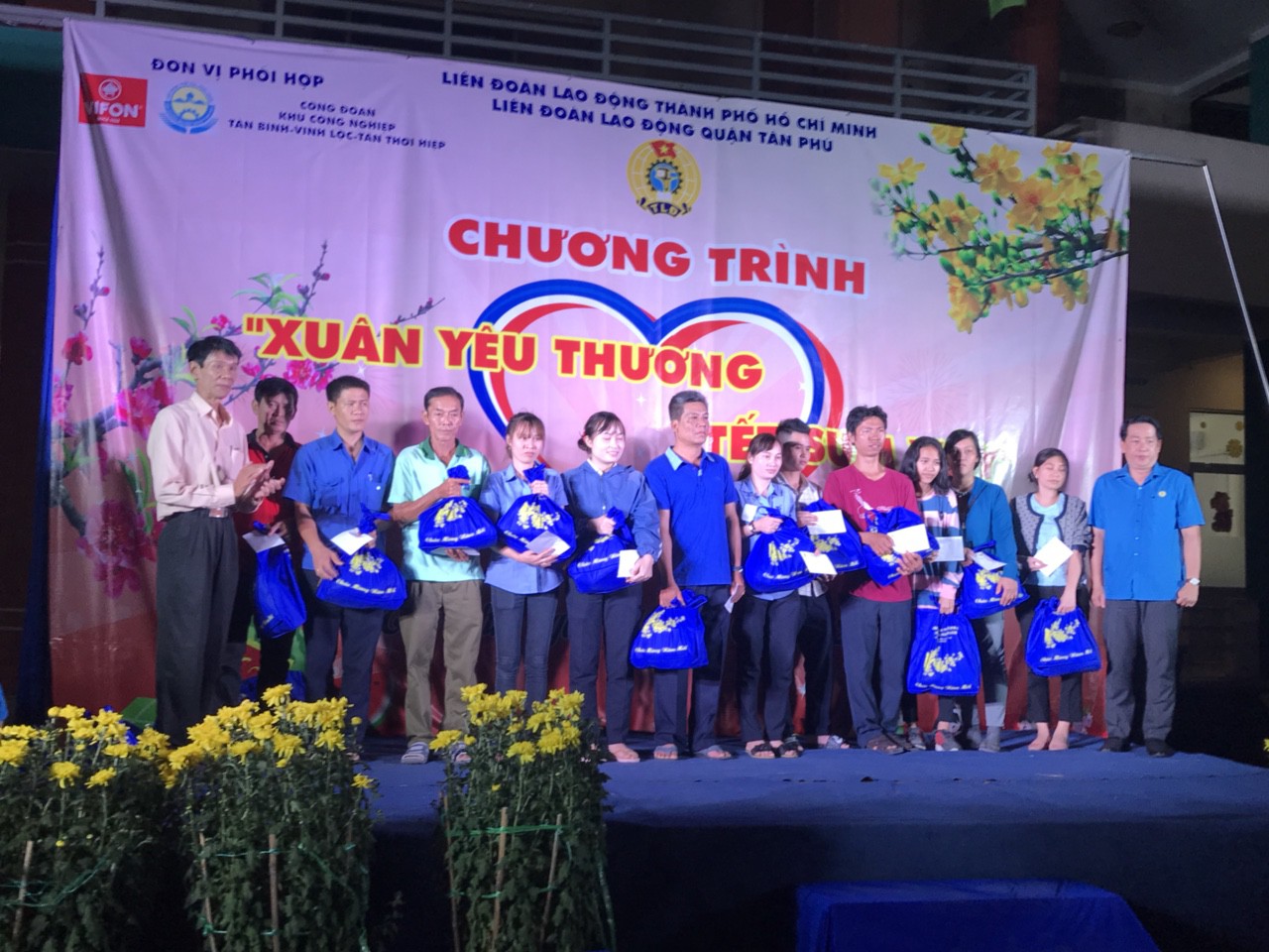 Công nhân khó khăn vui Tết sum vầy - Ảnh 3.