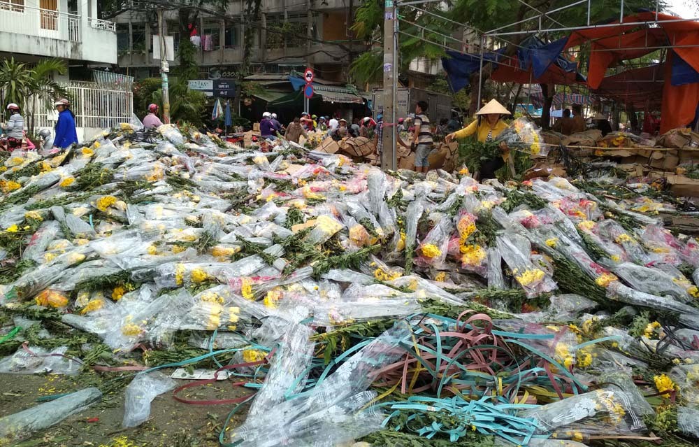 Dọn đường cho hoa tươi Đà Lạt về chợ đầu mối TP HCM - Ảnh 1.
