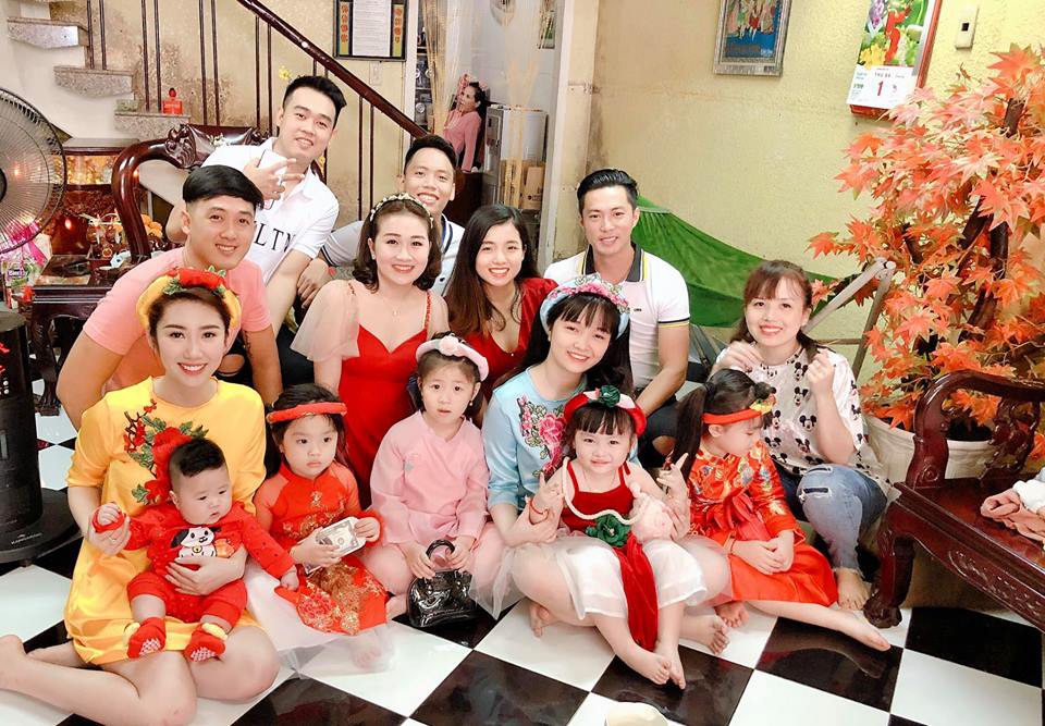 Đầu năm xông đất Thúy Ngân: Tôi được nhắc lấy chồng… - Ảnh 2.