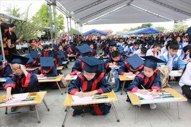 500 học sinh giỏi Hải Phòng khai bút đầu Xuân ở Khu tưởng niệm vương triều Mạc