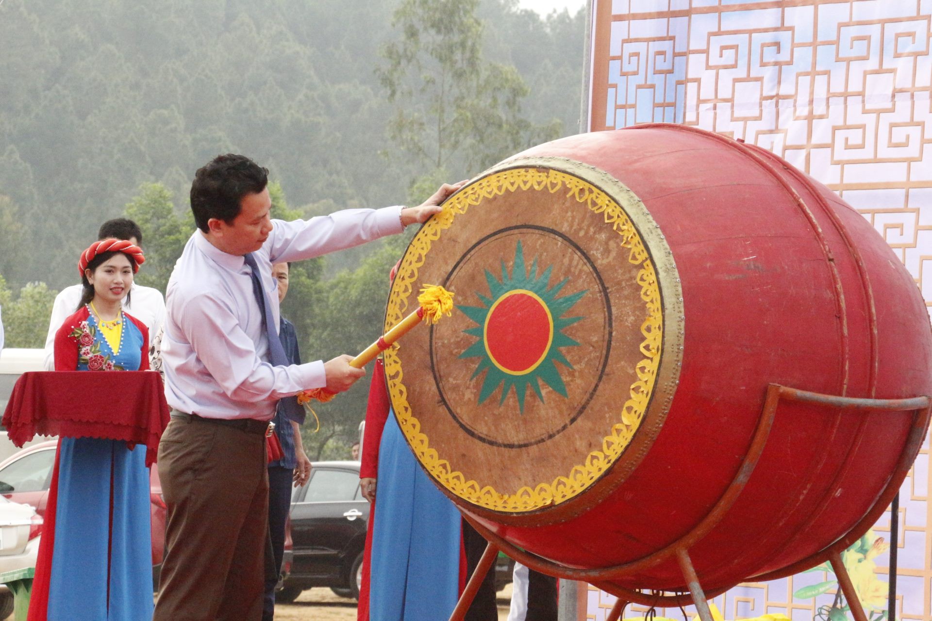 H&agrave;ng vạn người n&aacute;o nức đổ về Hoan Ch&acirc;u đệ nhất danh lam trẩy hội đầu năm - Ảnh 1.