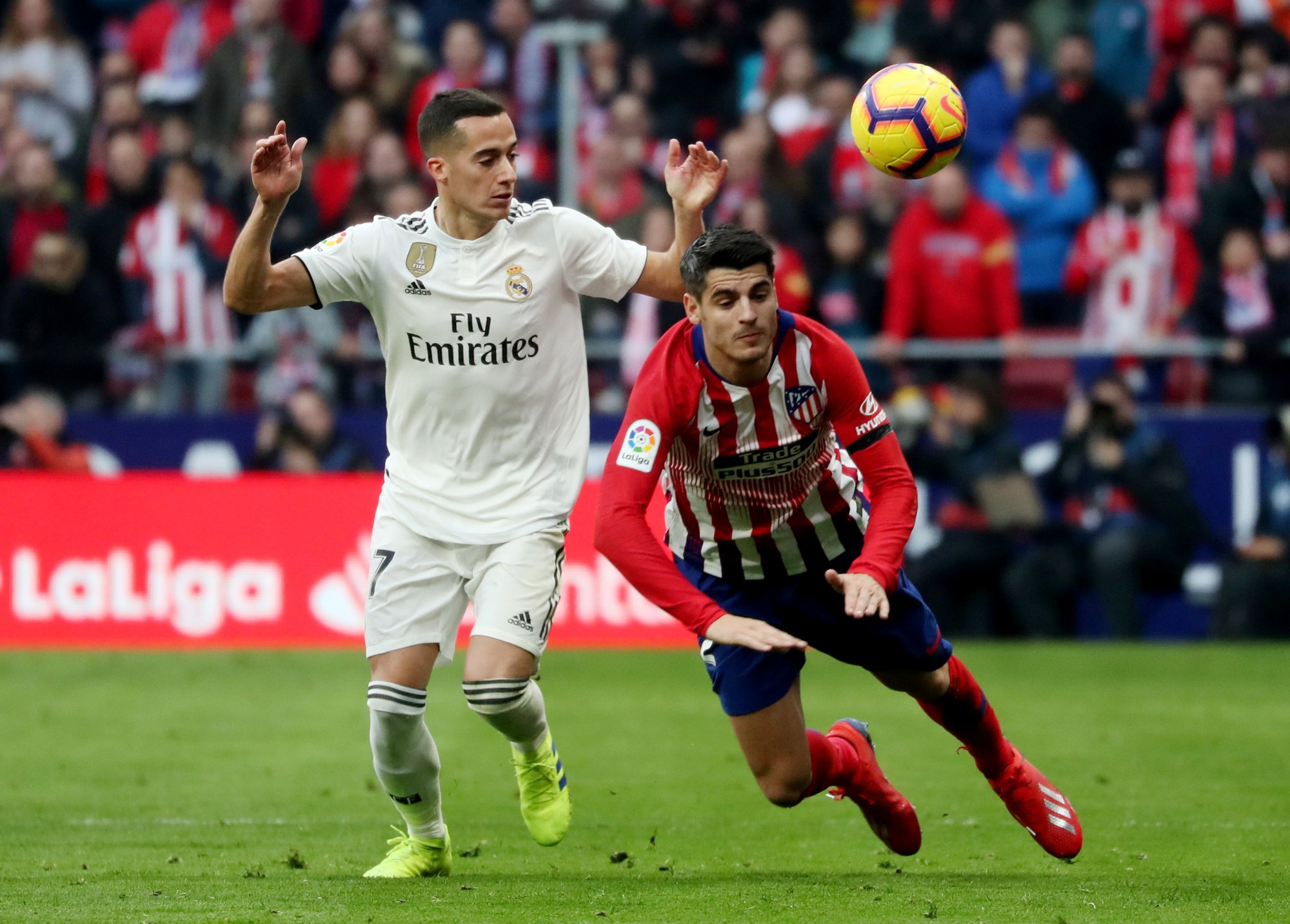 Gareth Bale ghi b&agrave;n thứ 100, Real Madrid đại thắng derby - Ảnh 2.