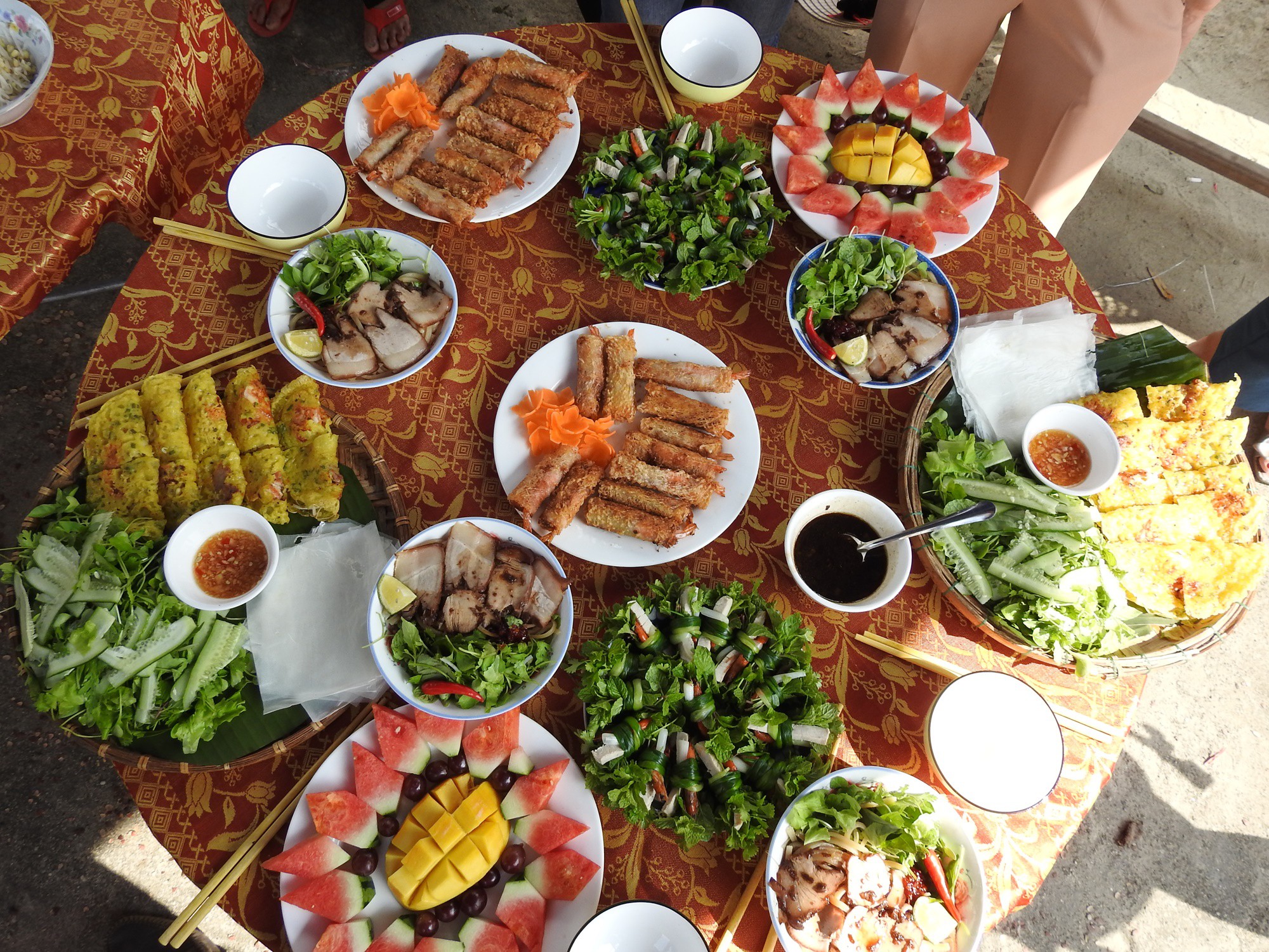 Du khách thích thú với lễ hội Cầu Bông làng rau Trà Quế - Ảnh 9.