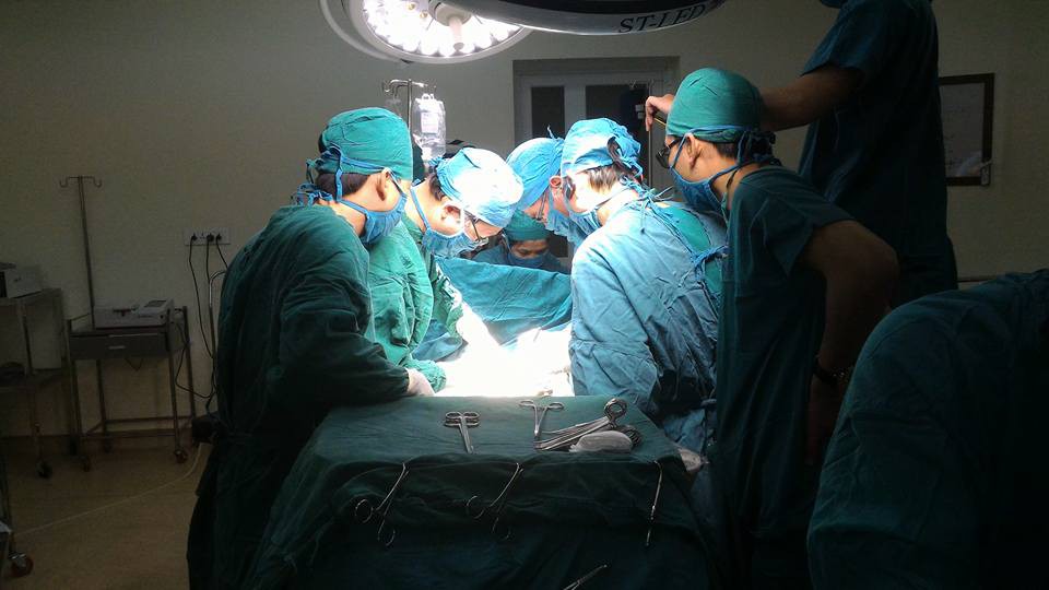 Người đàn ông bị "dập nát" sau tai nạn giao thông