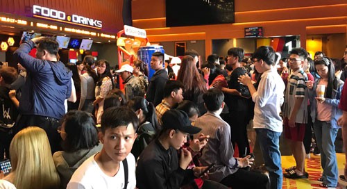 Phim bội thu, kịch gắng gượng