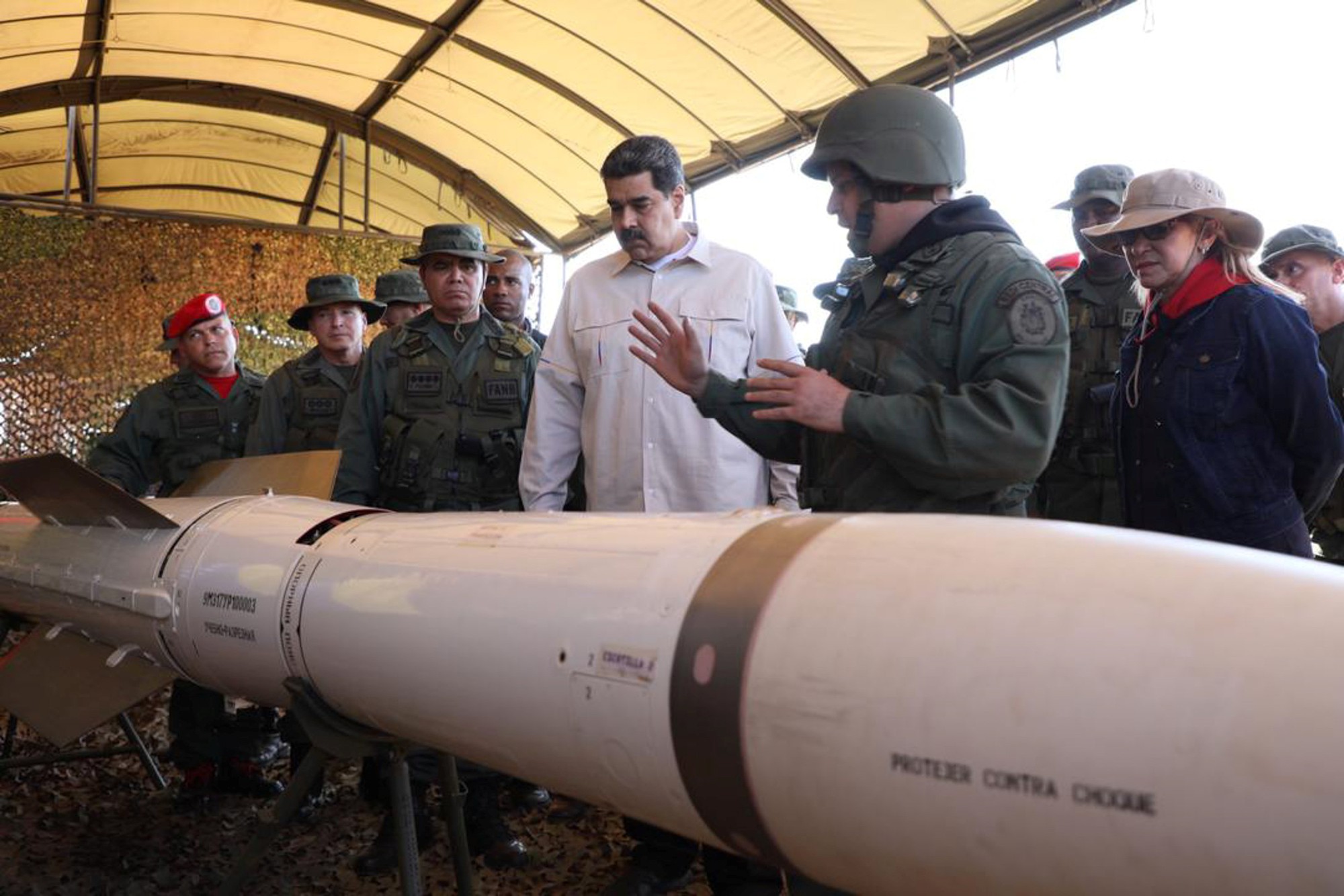 Venezuela điều tra thu nhập của lãnh đạo tự phong - Ảnh 3.