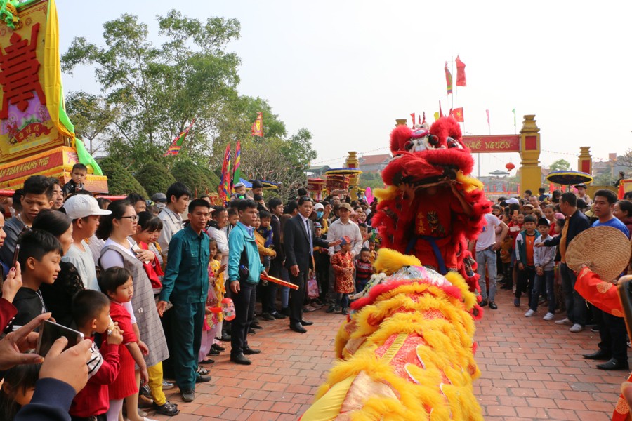 Độc đ&aacute;o nghi lễ rước &ldquo;cụ sống&rdquo; ở Quảng Ninh - Ảnh 4.