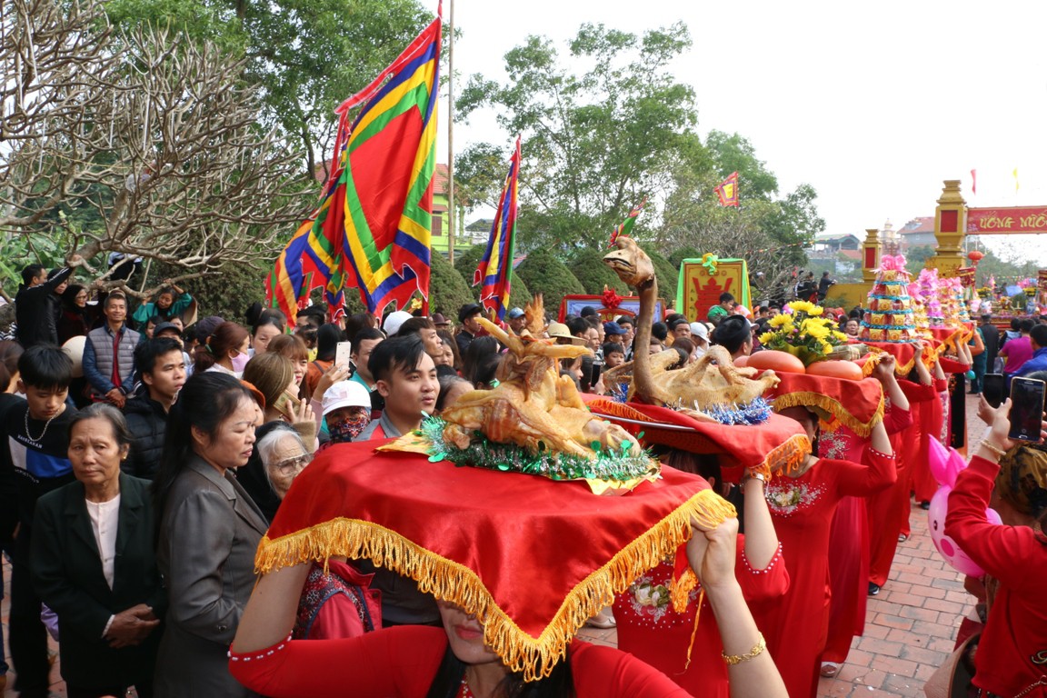 Độc đ&aacute;o nghi lễ rước &ldquo;cụ sống&rdquo; ở Quảng Ninh - Ảnh 9.