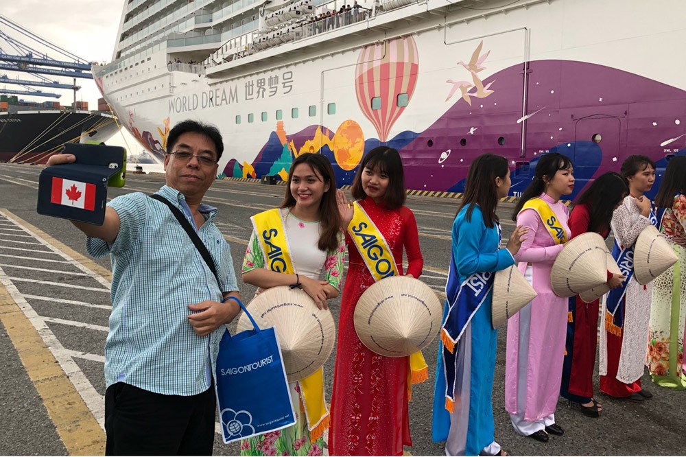 Hàng ngàn khách quốc tế "xông đất" Việt Nam bằng tàu biển hạng sang