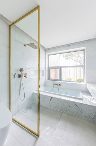 Nh&agrave; phố lạ mắt với mặt tiền lưới mưa l&agrave;m từ th&eacute;p ống - Ảnh 8.