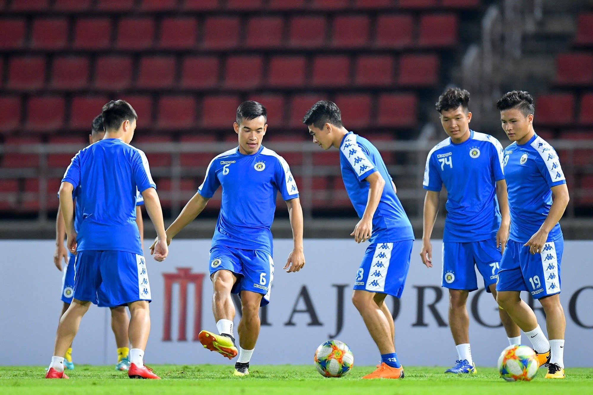 H&agrave; Nội đấu Bangkok United: Chờ Quang Hải đấu tuyển Th&aacute;i thu nhỏ - Ảnh 1.