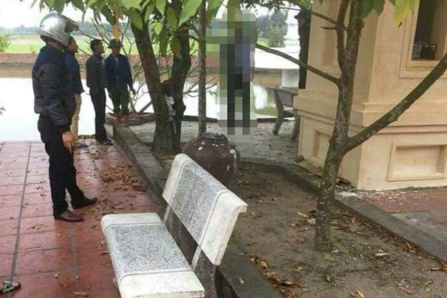 Người đàn ông chết trong tư thế treo cổ ở chùa