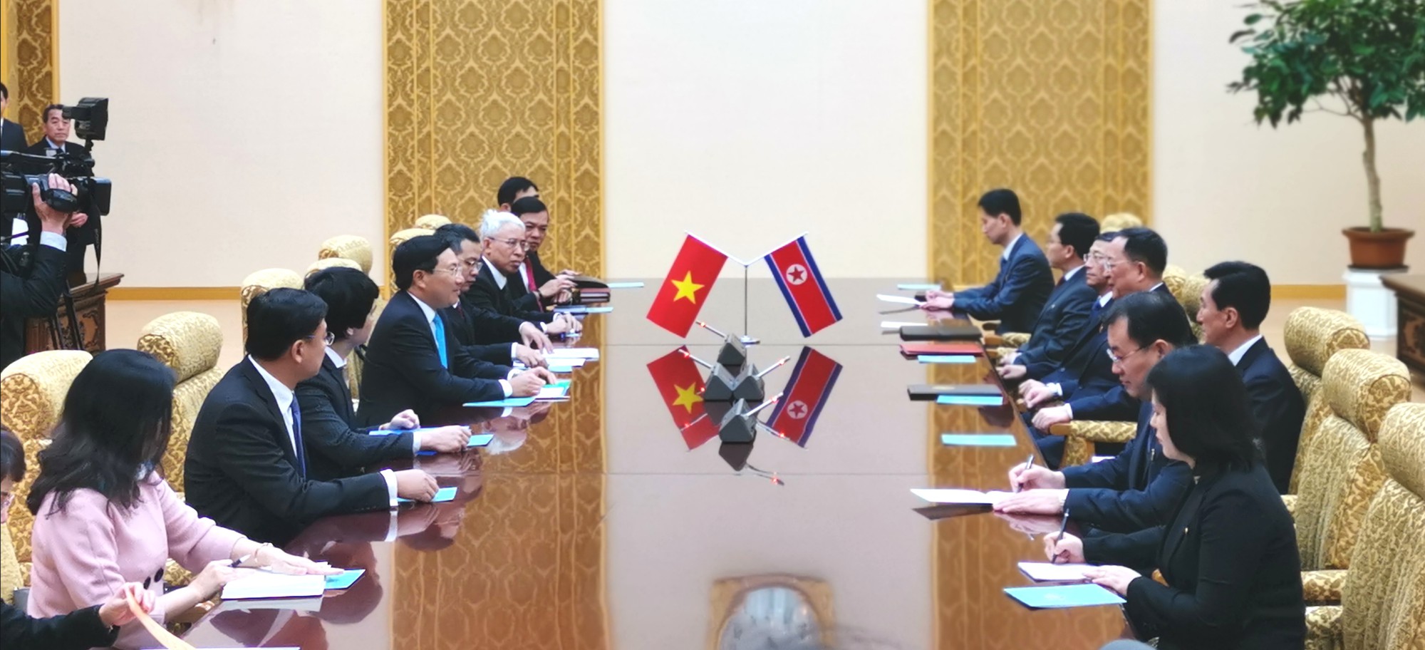 Phó Thủ tướng Phạm Bình Minh hội đàm với Bộ trưởng Ngoại giao Triều Tiên