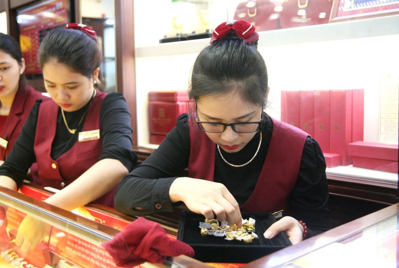Heo v&agrave;ng đắt kh&aacute;ch trước ng&agrave;y Thần T&agrave;i - Ảnh 6.