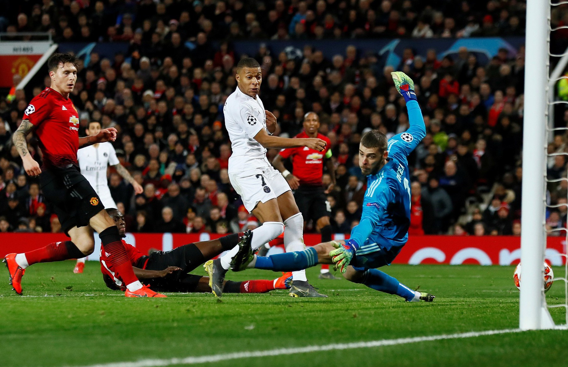 Bi kịch thẻ đỏ Pogba, Man United thua thảm tại Old Trafford - Ảnh 5.