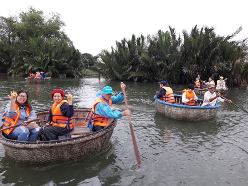 Du lịch thật th&agrave; - Ảnh 1.