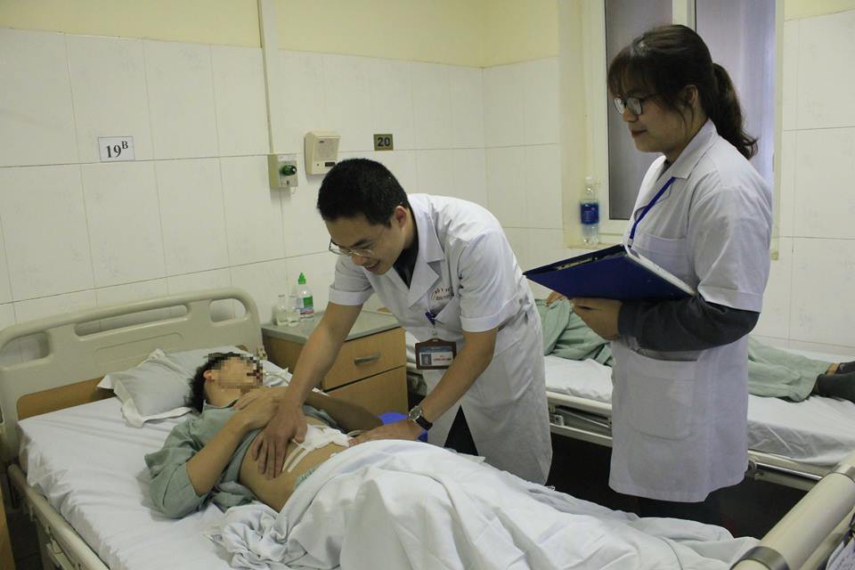 Sau bữa "cơm bụi", nam thanh niên thủng ruột non vì xương cá