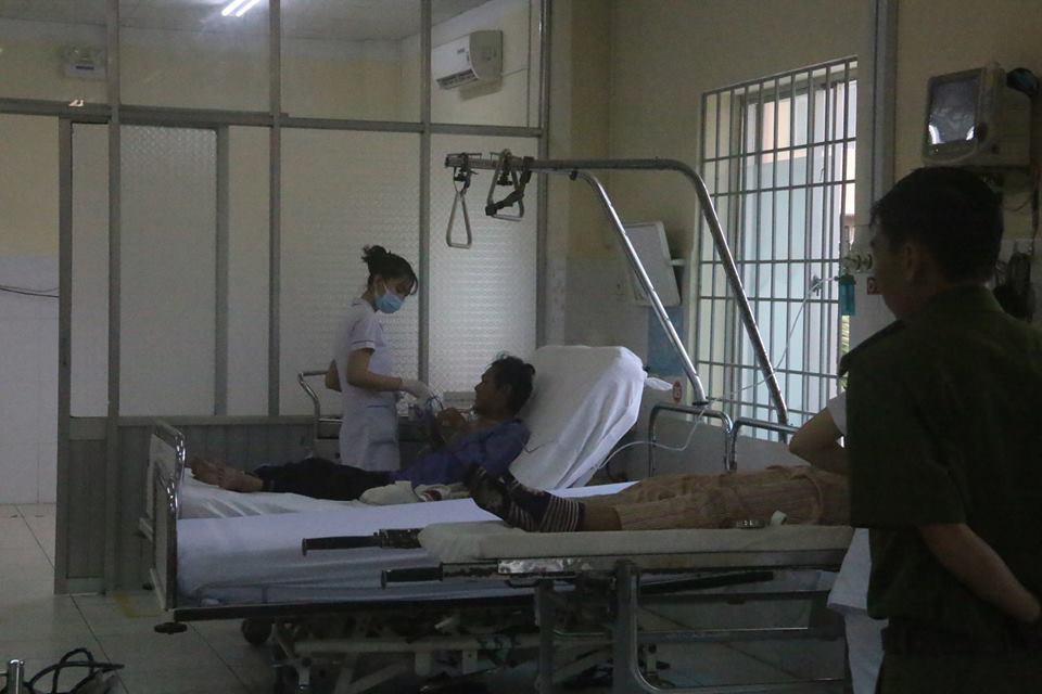 Xe khách lao vào nhà dân, 38 người bị thương, nhiều người nguy kịch - Ảnh 6.