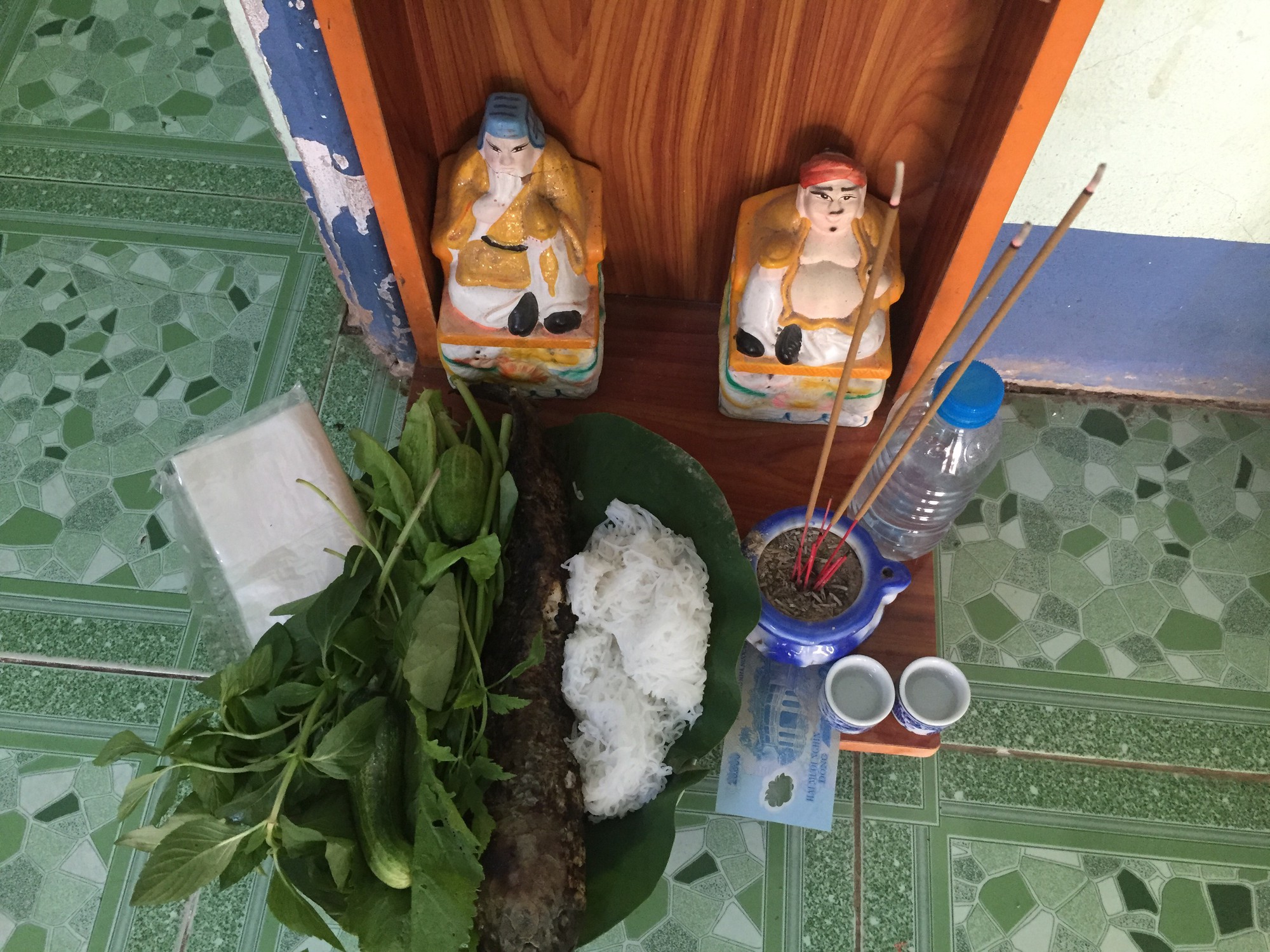 C&aacute; l&oacute;c nướng v&iacute;a Thần T&agrave;i ở Đồng Th&aacute;p được g&oacute;i bằng chiếc l&aacute; &ldquo;đặc biệt&rdquo; - Ảnh 21.