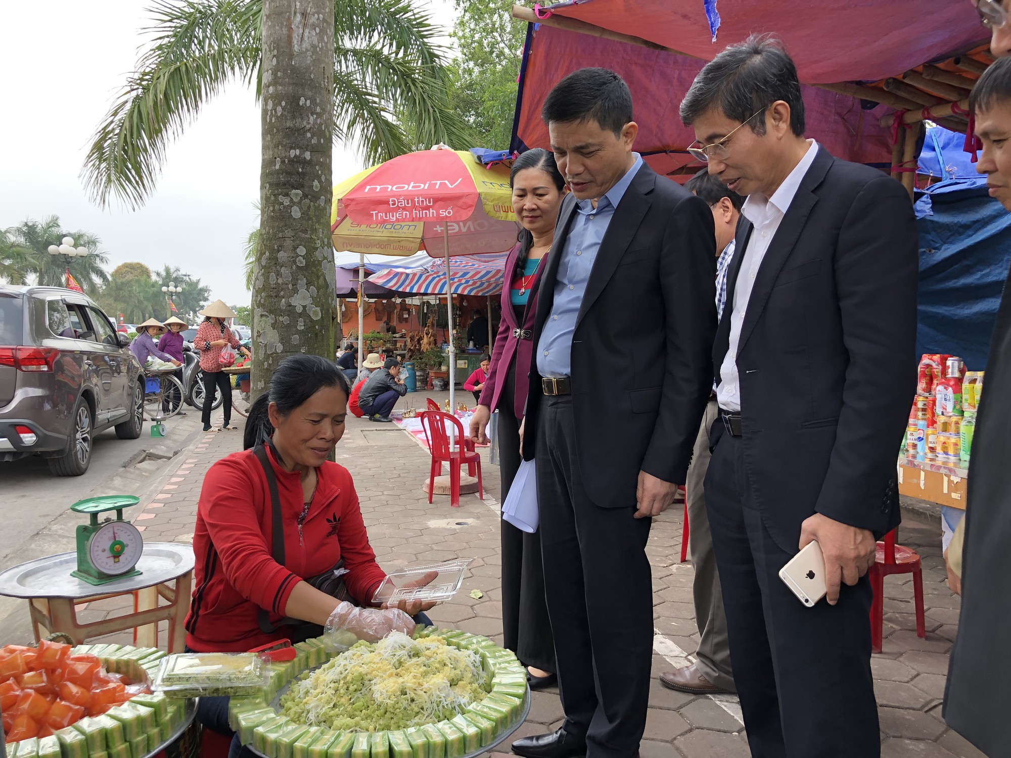 Kiểm tra an toàn thực phẩm tại đền Trần trước lễ khai ấn