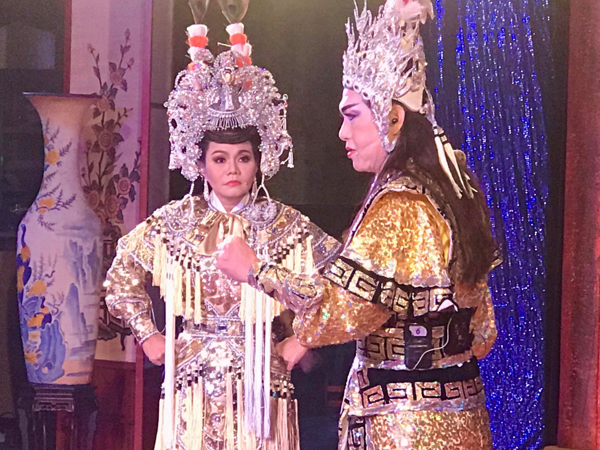 NSƯT Ngọc Huyền kh&oacute;c sau đ&ecirc;m diễn Long Phụng kỳ duy&ecirc;n - Ảnh 4.