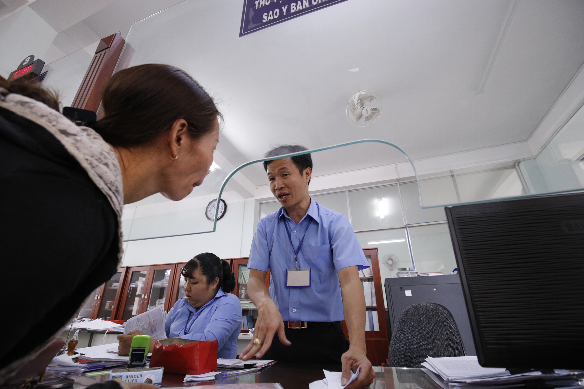 Mùng 9 Tết, cán bộ phường niềm nở tiếp hơn 300 lượt dân! - Ảnh 4.