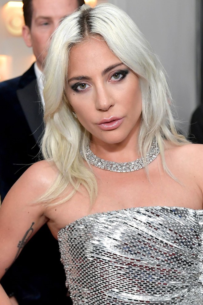 10 phong cách trang điểm đẹp nhất tại Grammy Awards 2019 - Ảnh 4.