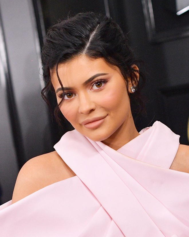 10 phong cách trang điểm đẹp nhất tại Grammy Awards 2019 - Ảnh 6.