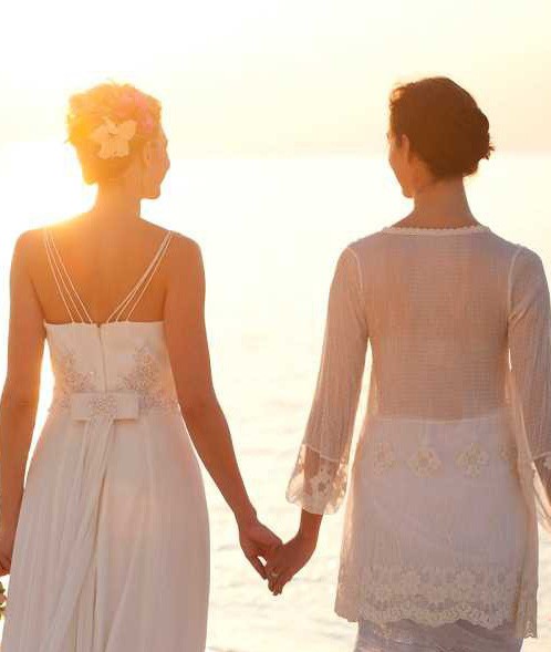 Vợ và nhân tình của chồng bất ngờ ôm nhau