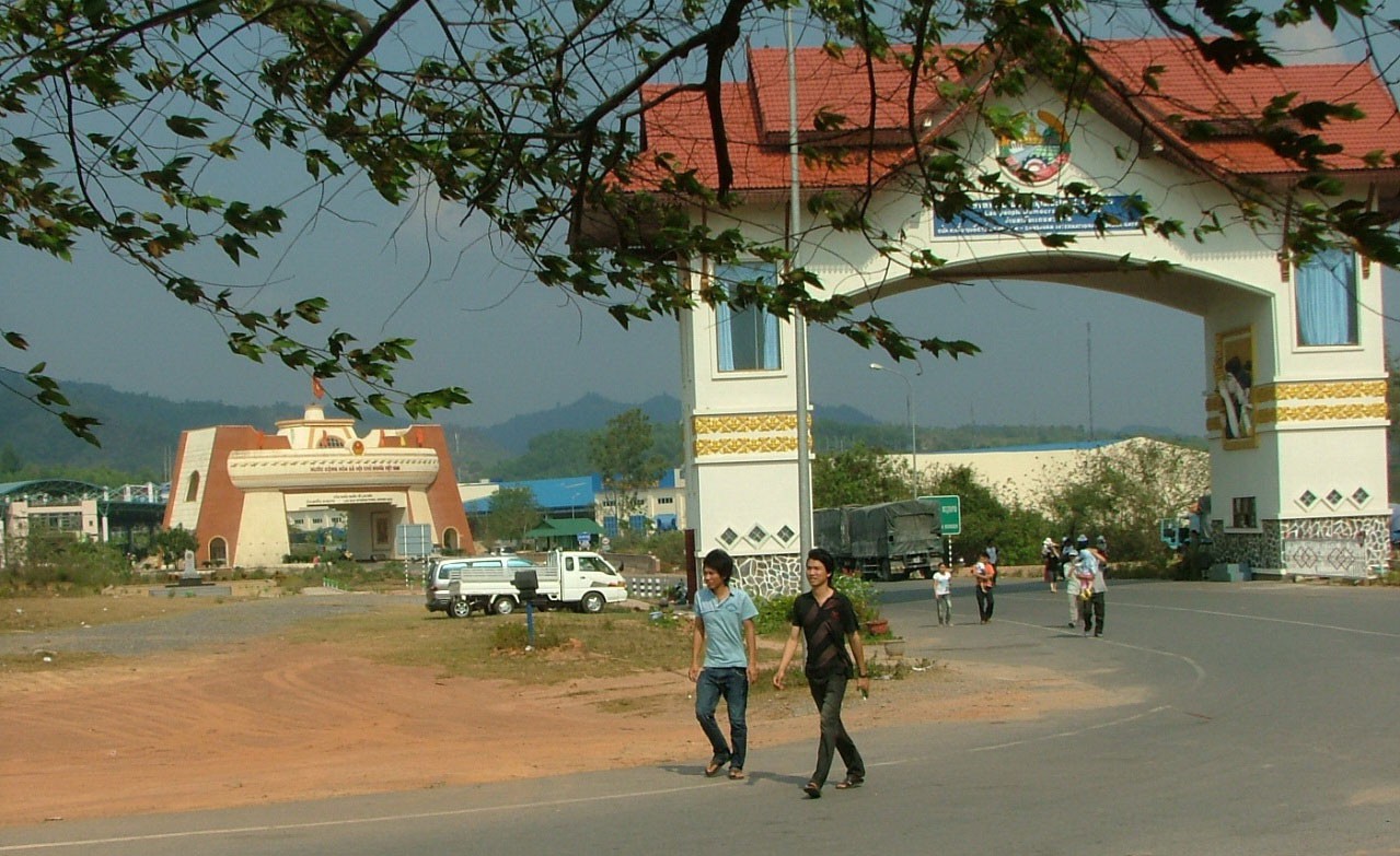 DU LỊCH MIỀN TRUNG - TÂY NGUYÊN TĂNG TỐC (*): Ba quốc gia, một điểm đến