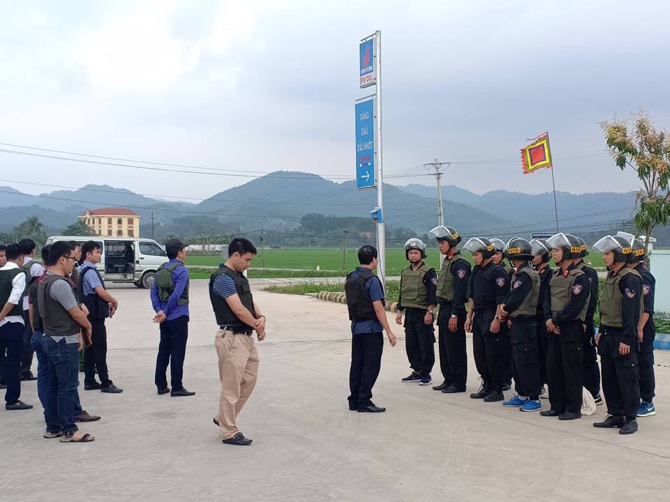 Bắt được đối tượng cuối c&ugrave;ng &ocirc;m vũ kh&iacute; cố thủ trong nh&oacute;m bu&ocirc;n ma t&uacute;y - Ảnh 2.