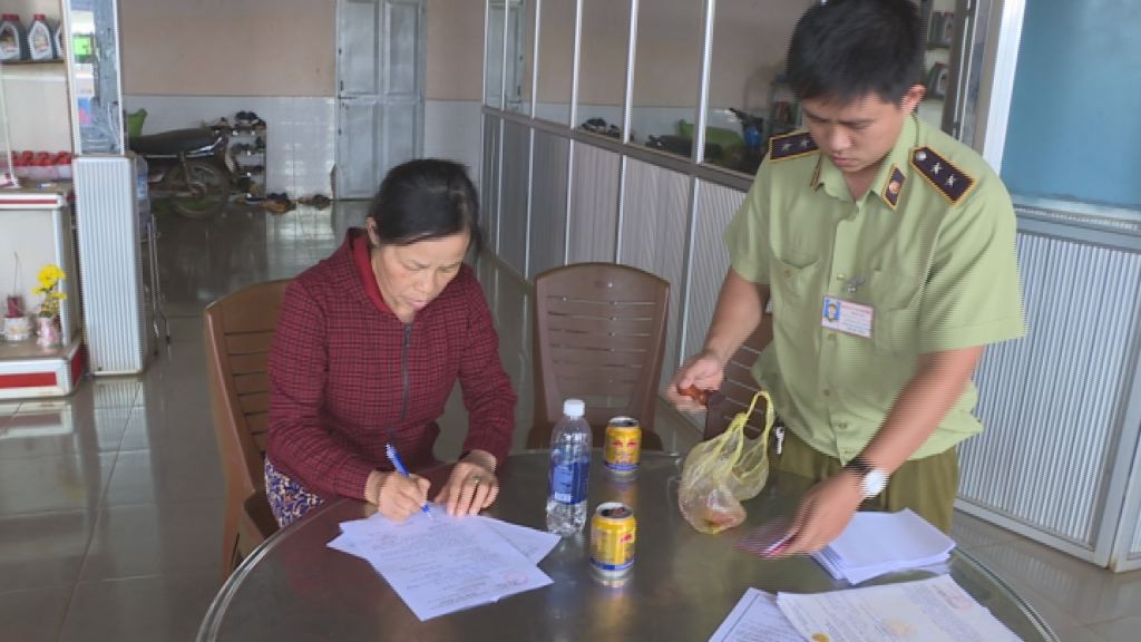 Bán xăng kém chất lượng, bị tước giấy phép 2 tháng, phạt hơn 150 triệu đồng