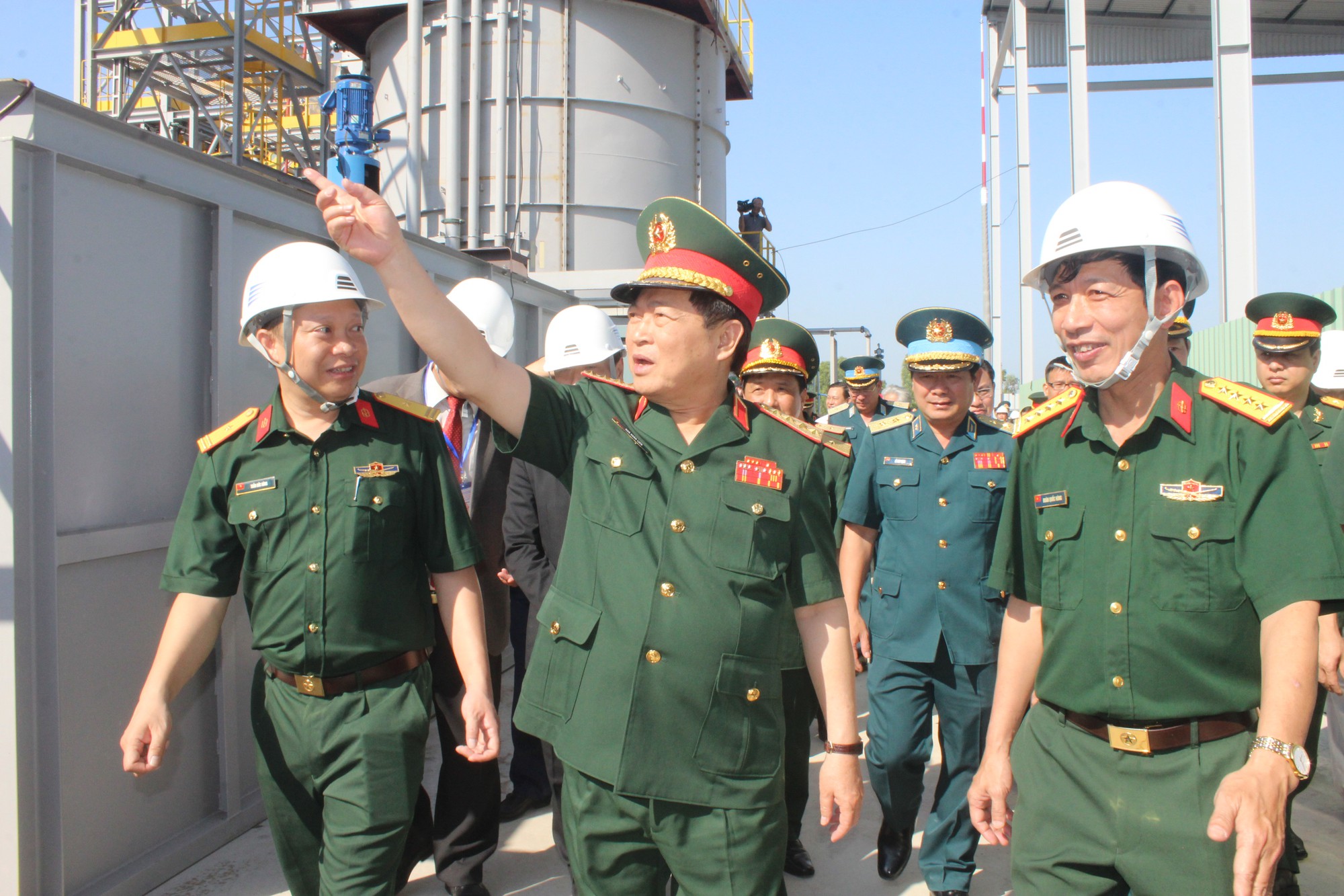 Bộ trưởng Bộ Quốc phòng làm việc tại điểm nóng dioxin sân bay Biên Hòa