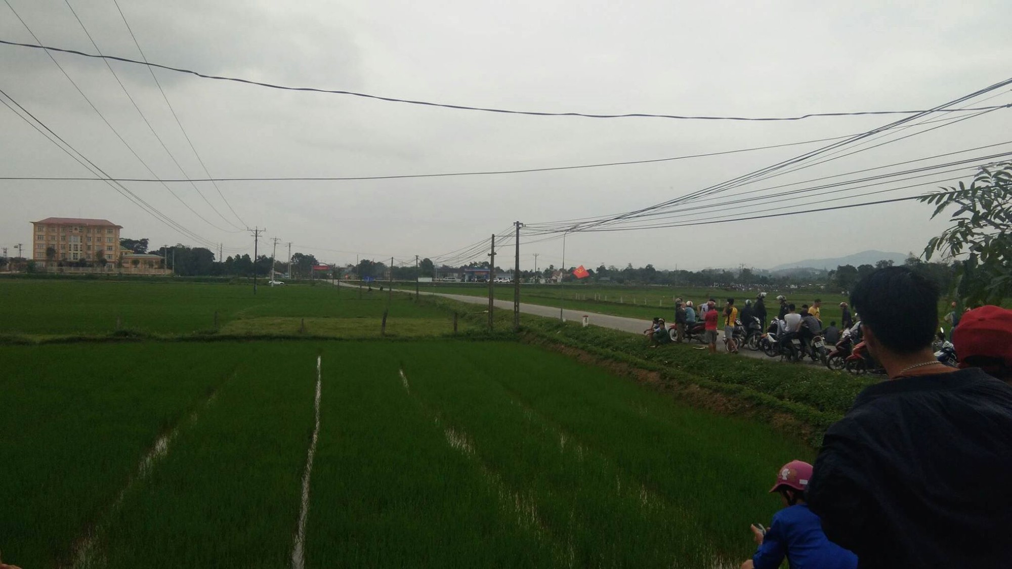 Bắt được đối tượng cuối c&ugrave;ng &ocirc;m vũ kh&iacute; cố thủ trong nh&oacute;m bu&ocirc;n ma t&uacute;y - Ảnh 4.