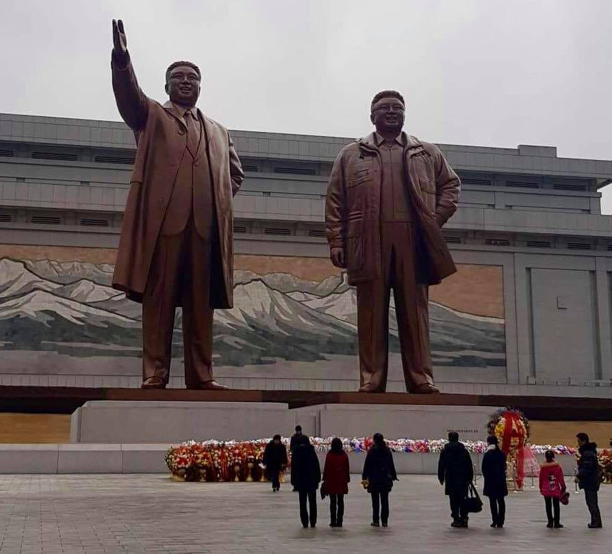 Đại sứ Việt Nam tại Triều Ti&ecirc;n ch&uacute;c mừng sinh nhật Tổng B&iacute; thư Kim Jong Il - Ảnh 4.