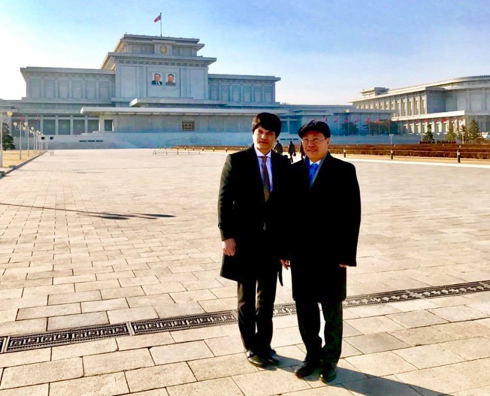 Đại sứ Việt Nam tại Triều Ti&ecirc;n ch&uacute;c mừng sinh nhật Tổng B&iacute; thư Kim Jong Il - Ảnh 3.