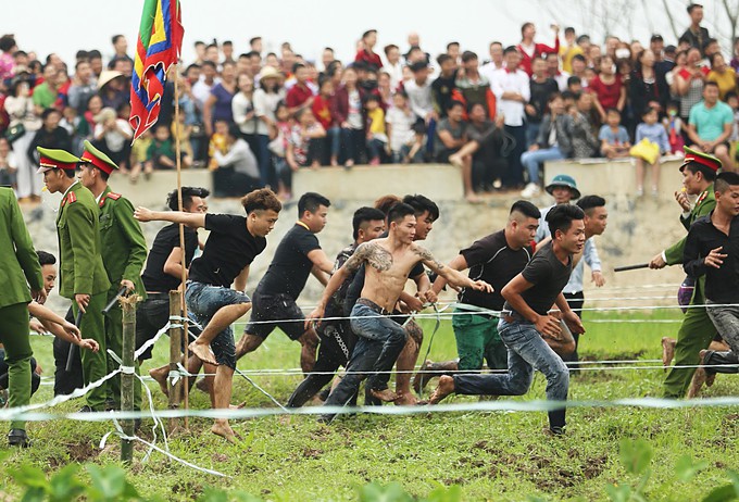 Lễ hội cướp phết Hiền Quan 2019 "vỡ trận" vì hỗn loạn