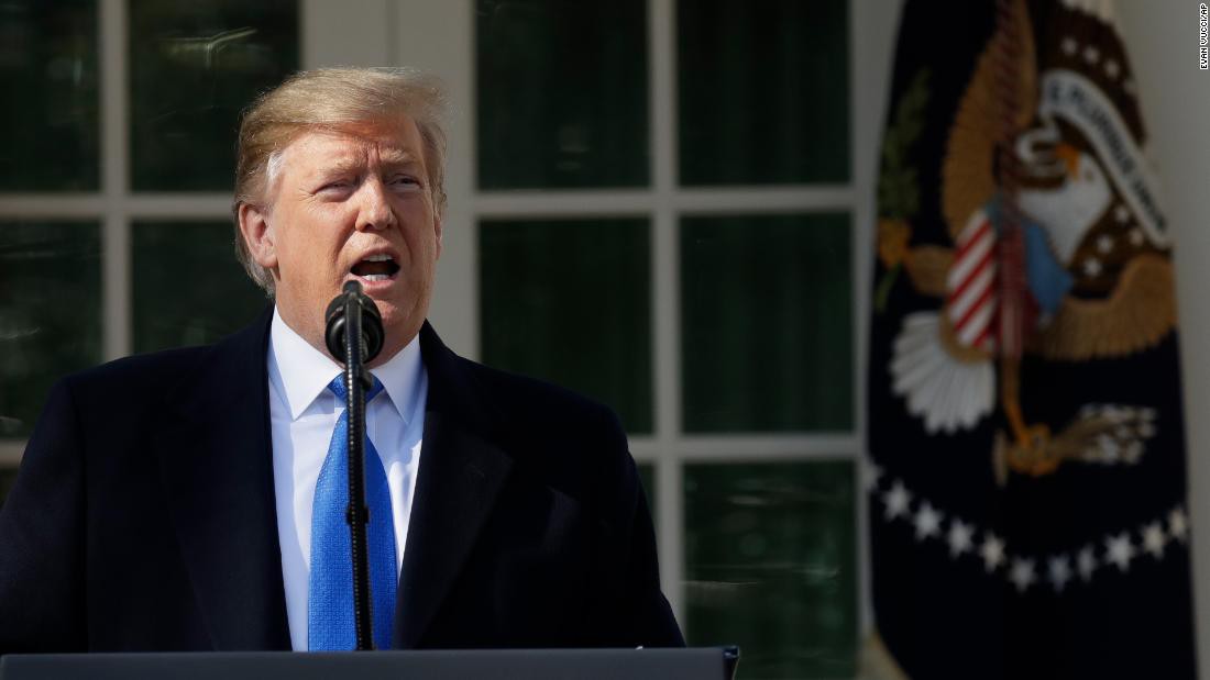Thừa nhận bất ngờ của Tổng thống Trump về tình trạng khẩn cấp