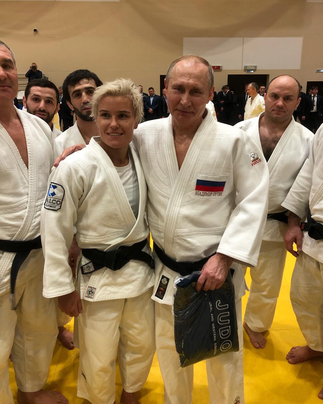 Ch&acirc;n dung nữ v&otilde; sĩ Judo hạ đo v&aacute;n &ocirc;ng Putin  - Ảnh 1.
