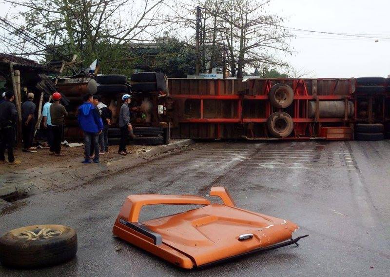 Xe container g&acirc;y tai nạn li&ecirc;n ho&agrave;n nghi&ecirc;m trọng, 4 người thương vong - Ảnh 5.