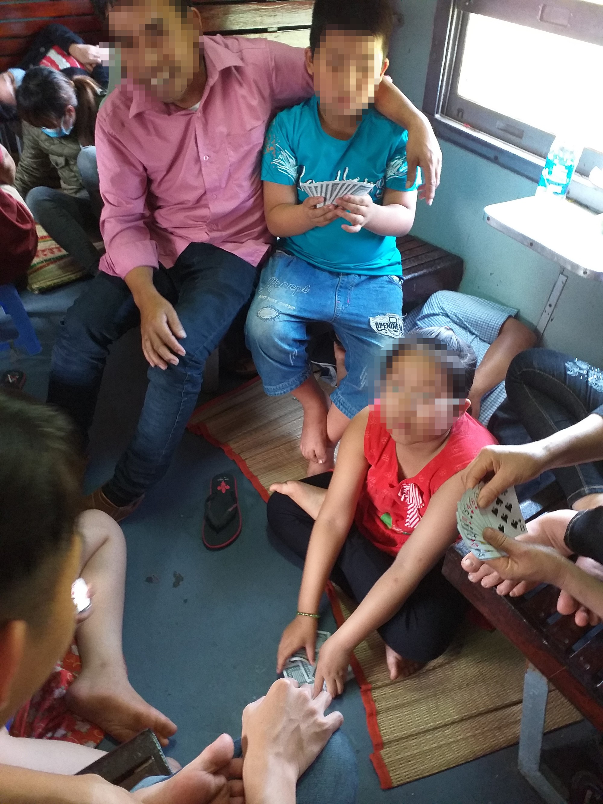 Đừng dạy trẻ bài bạc!