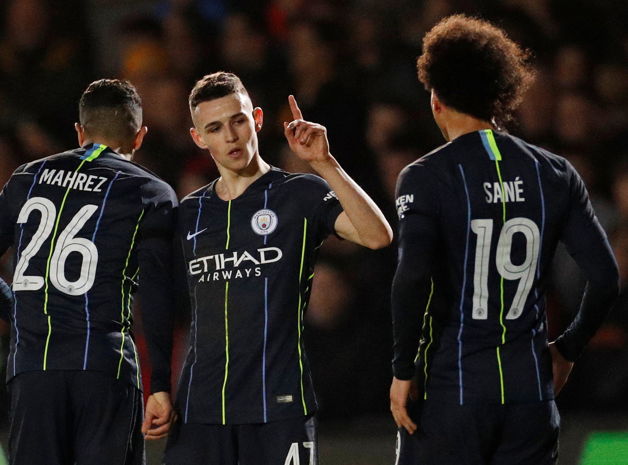 Thủ môn vỡ mũi sau cú sút khủng khiếp của Leroy Sane ở FA Cup
