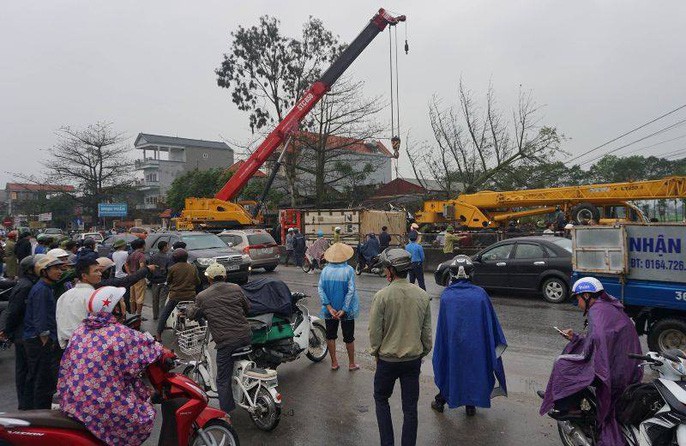 Xe container gây tai nạn liên hoàn nghiêm trọng, 4 người thương vong