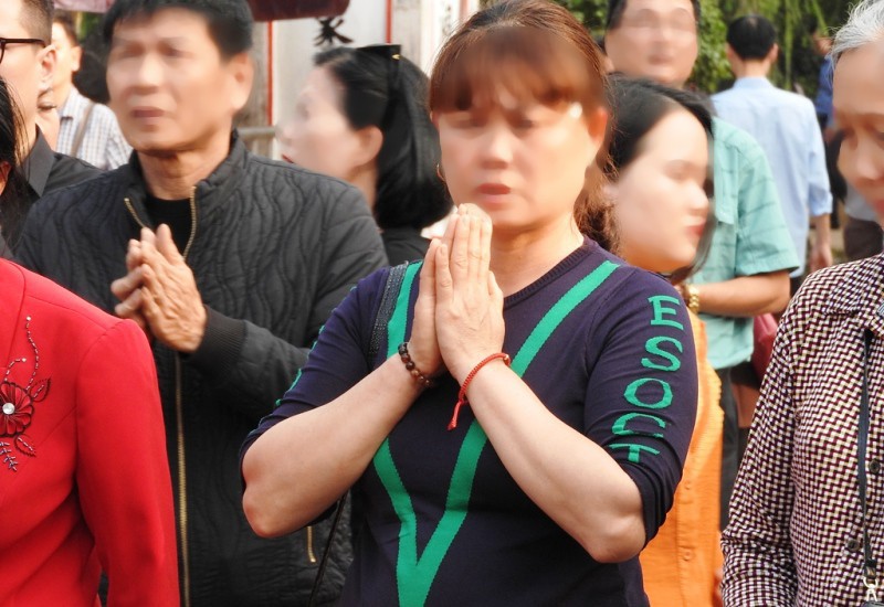 &Ugrave;n &ugrave;n đổ về đền Trần d&acirc;ng lễ cầu danh, t&agrave;i lộc - Ảnh 8.