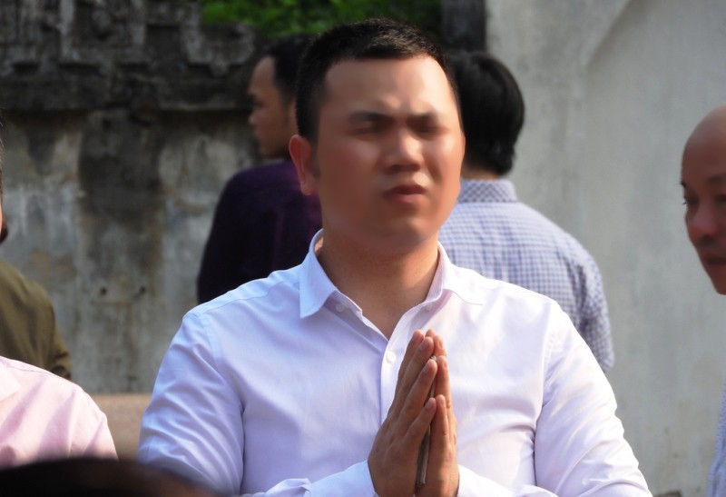 &Ugrave;n &ugrave;n đổ về đền Trần d&acirc;ng lễ cầu danh, t&agrave;i lộc - Ảnh 9.