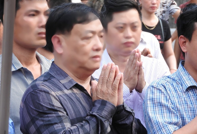 &Ugrave;n &ugrave;n đổ về đền Trần d&acirc;ng lễ cầu danh, t&agrave;i lộc - Ảnh 13.