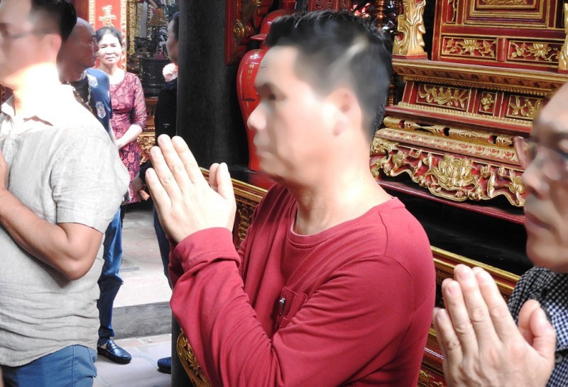 &Ugrave;n &ugrave;n đổ về đền Trần d&acirc;ng lễ cầu danh, t&agrave;i lộc - Ảnh 14.