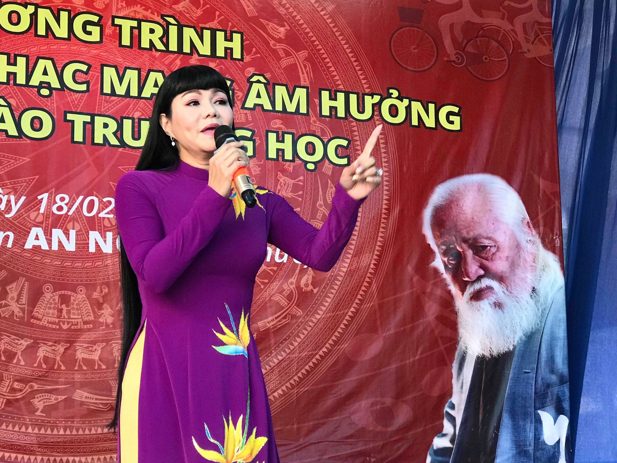Ngọc Huyền x&uacute;c động trong chương tr&igrave;nh vinh danh nhạc sĩ Bắc Sơn