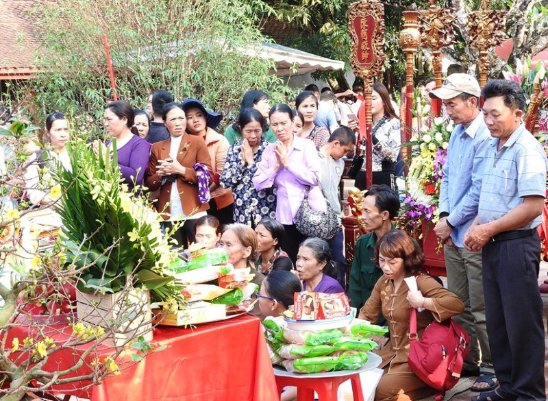 &Ugrave;n &ugrave;n đổ về đền Trần d&acirc;ng lễ cầu danh, t&agrave;i lộc - Ảnh 6.