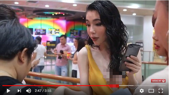 Khoe thân - trò lố lan tràn! - Ảnh 6.